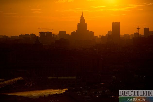Завод пластмасс горит в Москве 