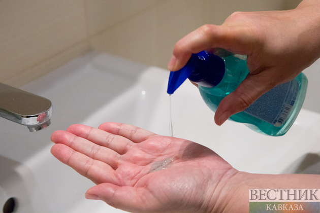 Врач рассказала, почему нельзя использовать антисептик после мытья рук с мылом