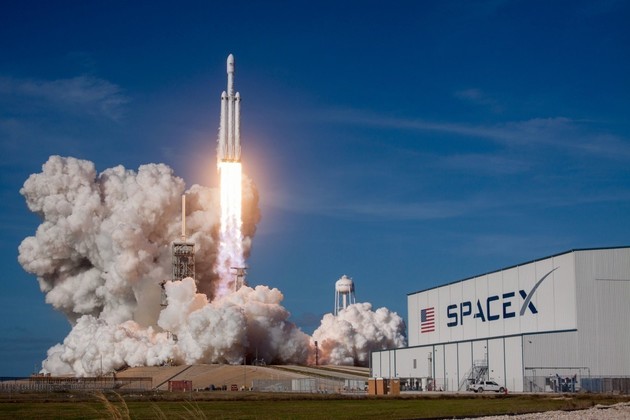 SpaceX перенесла запуск Falcon-9 с 60 спутниками
