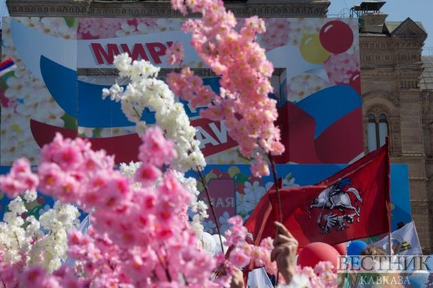 Опрос: треть россиян хотят отменить майские праздники
