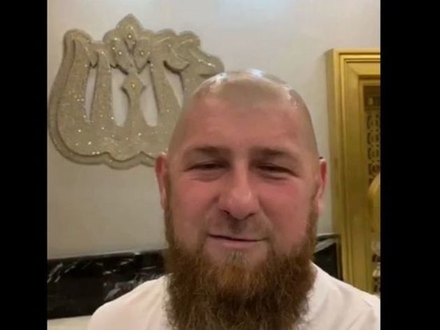 Кадыров побрился налысо и призвал к этому всех мужчин Чечни