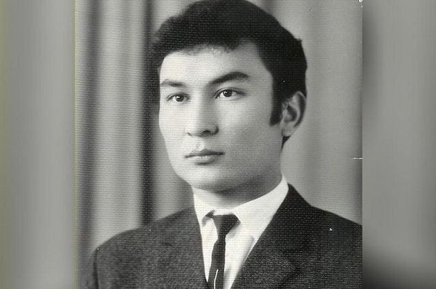 В Казахстане ушел из жизни один из основателей ансамбля "Дос Мукасан" 