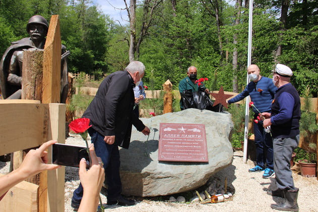 Памятник воинам, погибшим в годы Великой Отечественной войны, открыли в национальном парке Сочи 