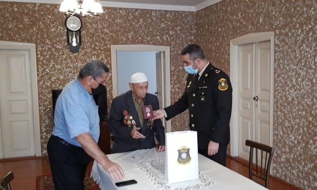 Азербайджанскому ветерану Великой Отечественной войны вручена юбилейная медаль России 