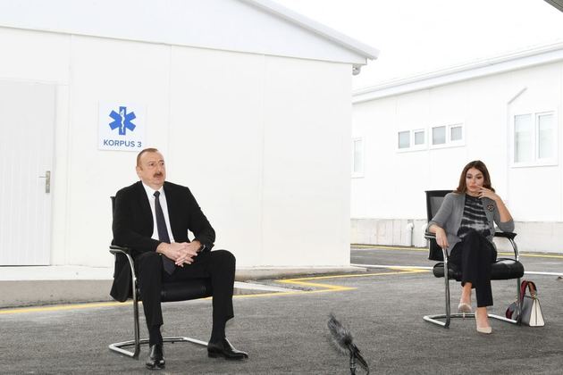 Ильхам Алиев и Мехрибан Алиева приняли участие в открытии первого больничного комплекса модульного типа в Баку