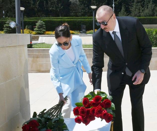 Ильхам Алиев и Мехрибан Алиева почтили память воинов Азербайджана, погибших в борьбе с фашизмом