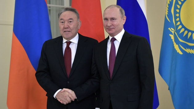 Путин и Назарбаев обменялись поздравлениями по случаю 75-й годовщины Победы