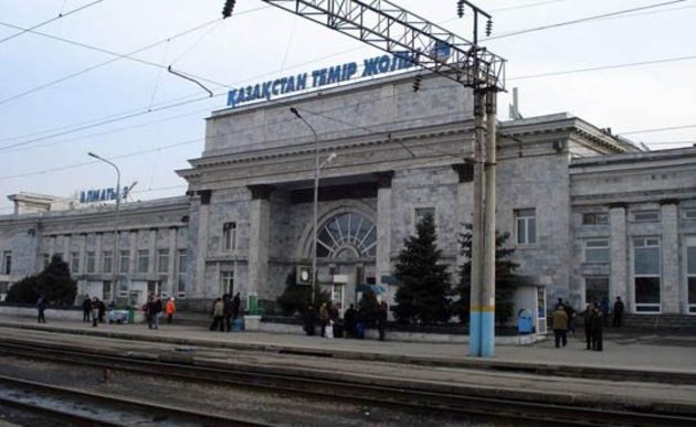 В Казахстане открылись железнодорожные вокзалы (ВИДЕО)