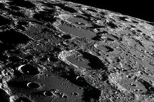 В "Роскосмосе" рассказали о лунной гонке между СССР и США
