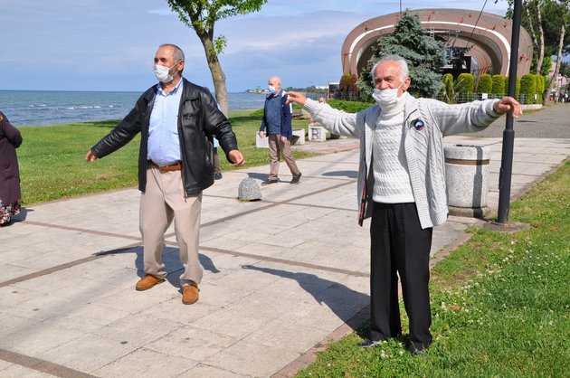 Турция: к морю идут одни старики