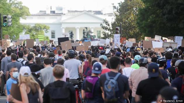 Протестующие в Вашингтоне добрались до Белого дома