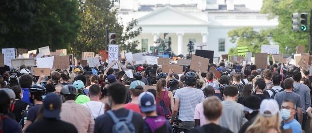 Участникам акций протеста в США посоветовали пройти тест на коронавирус