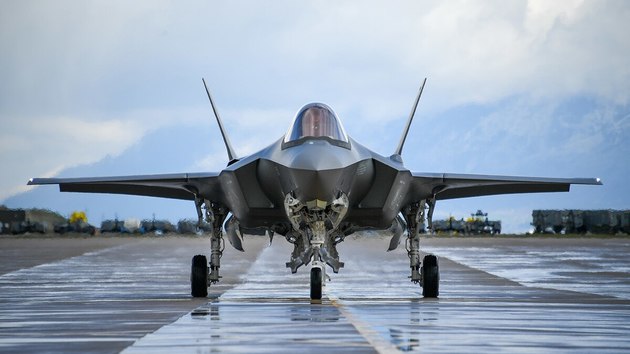 В США у истребителя F-35A сломалось шасси при посадке