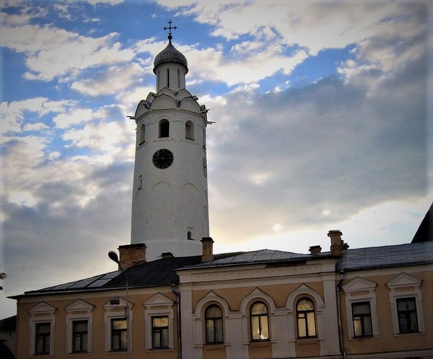 Часы на башне Новгородского кремля, включенного в список ЮНЕСКО, повредило грозой