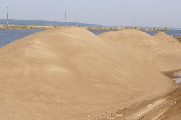 Северная Корея зарабатывает миллионы на песке