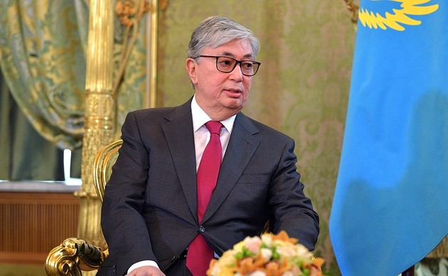 Президент Казахстана возложил цветы к Могиле Неизвестного Солдата в Москве