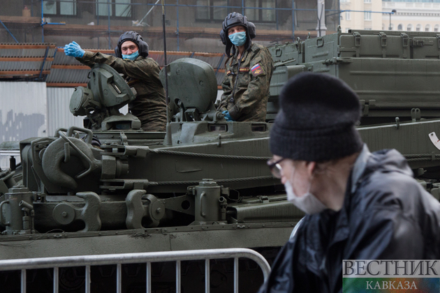 Подготовка к ночной репетиции Парада Победы в Москве (фоторепортаж)