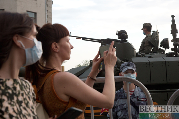 Подготовка к ночной репетиции Парада Победы в Москве (фоторепортаж)