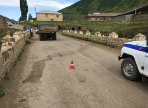 Ребенок на самокате погиб под колесами грузовика в Дагестане