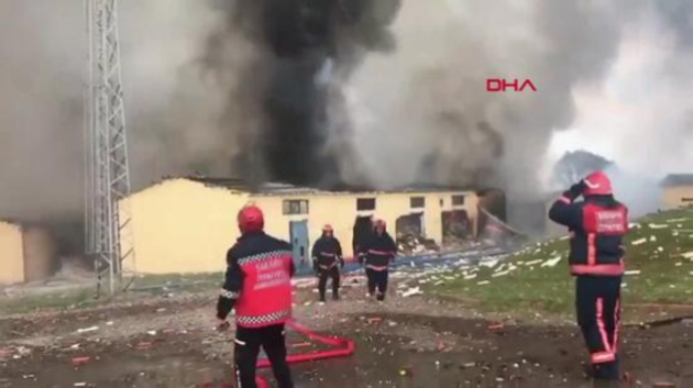 Фабрика фейерверков взрывается в Турции