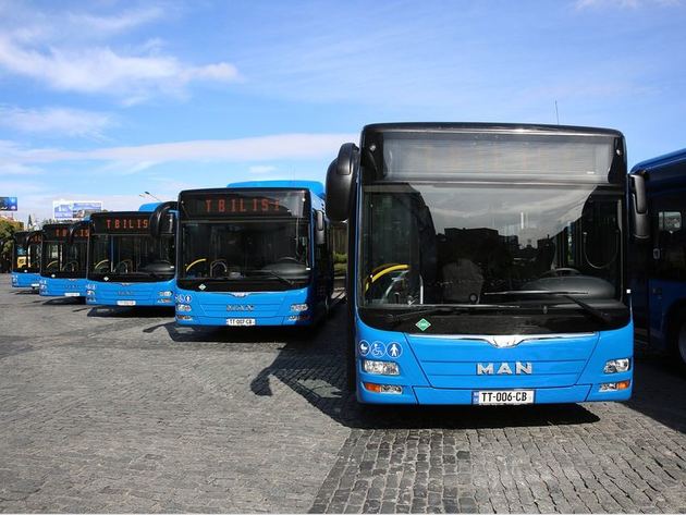Желтые автобусы покидают улицы Тбилиси
