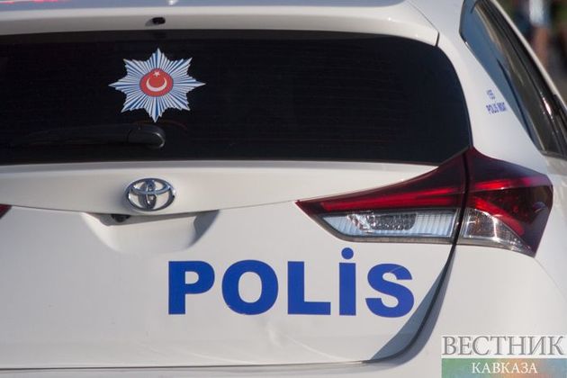 Машина врезалась в столб в Турции: погибли трое