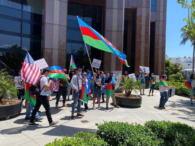 Армянская диаспора атаковала азербайджанцев в Лос-Анджелесе