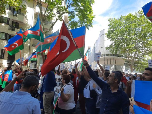 Представители азербайджанской диаспоры во Франции провели акцию протеста против провокаций Армении (ВИДЕО)