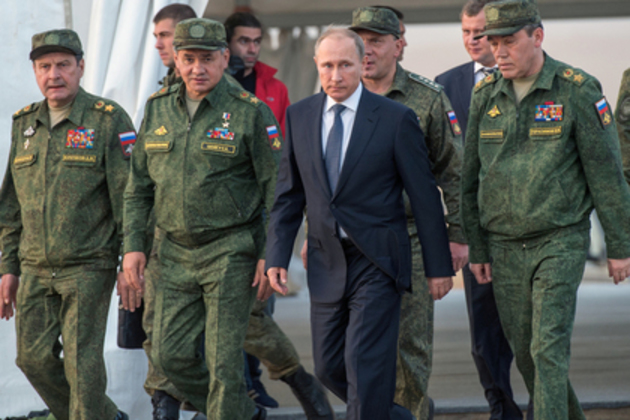 Путин и Шойгу обсудили вопросы оборонного бюджета после парада в честь Дня ВМФ в Петербурге