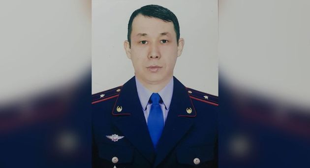 Полицейский, выпрыгнувший с 13 этажа за преступником, получил орден в Казахстане