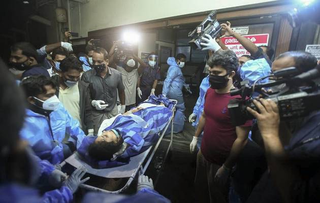 Самолет Air India Express совершил жесткую посадку, есть погибшие и раненые - СМИ