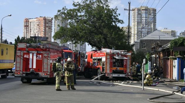 В Краснодаре тушили крупный пожар в офисном здании