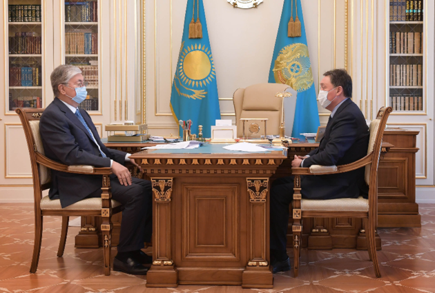 Казахстанский премьер отчитался перед президентом по экономике и коронавирусу
