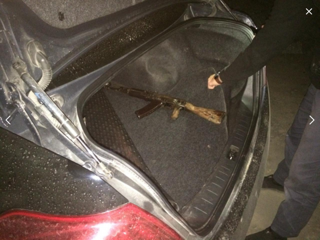Житель Дагестана возил в багажнике "Калашников" и гранату