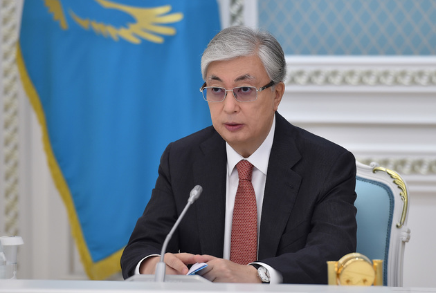 Токаев заявил о необходимости поэтапного смягчения карантина в Казахстане