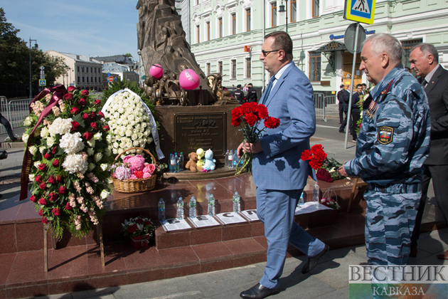 В Москве помянули жертв Бесланской трагедии (фоторепортаж)