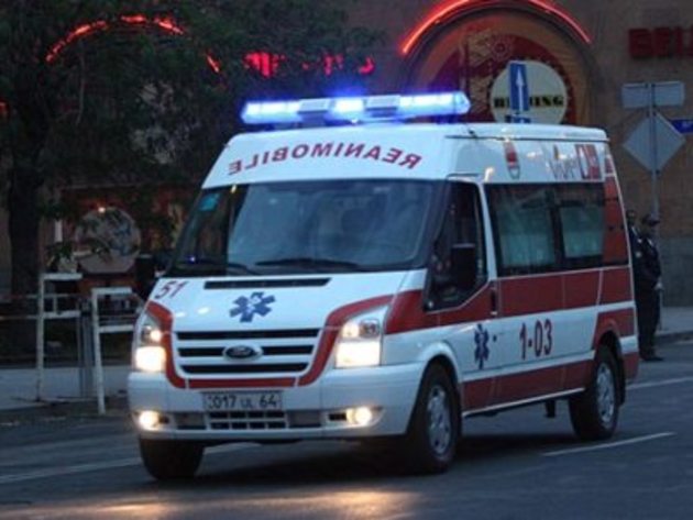 Mercedes Sprinter в Араратской области протаранил ларек, есть погибший