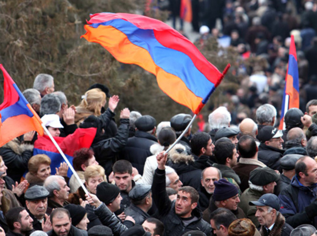 В Армении три оппозиционные партии анонсировали совместный митинг 
