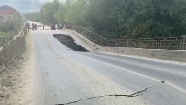 Мост упал в реку в Дагестане (ВИДЕО)