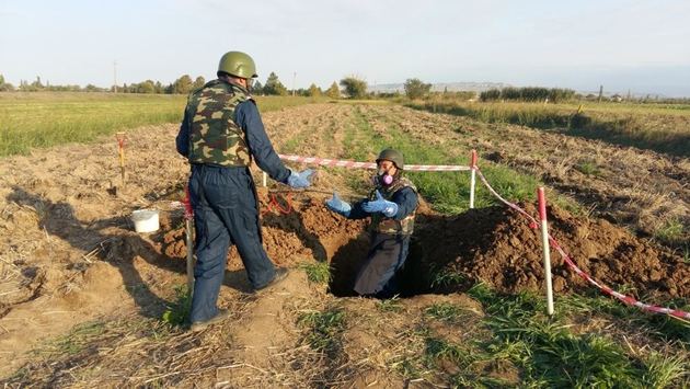На территории Азербайджана обнаружены около 200 неразорвавшихся снарядов - ANAMA