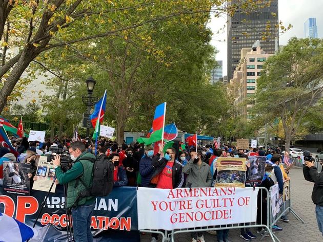 Азербайджанская диаспора в Лондоне и Гааге выразила протест против террора ВС Армении в Гяндже 