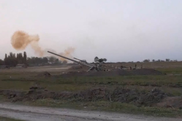 Опубликованы видео ночных и дневных артиллерийских стрельб Азербайджана (ВИДЕО)