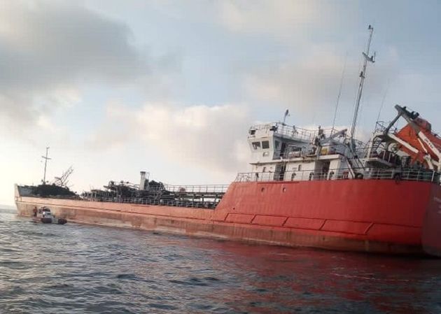 Пострадавший от взрыва танкер "Генерал Ази Асланов" отбуксировали в Крым