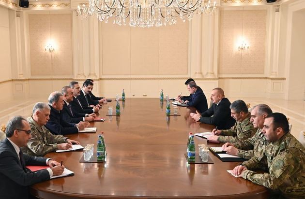 Ильхам Алиев принял министров иностранных дел и национальной обороны Турции, начальника Национального разведывательного управления