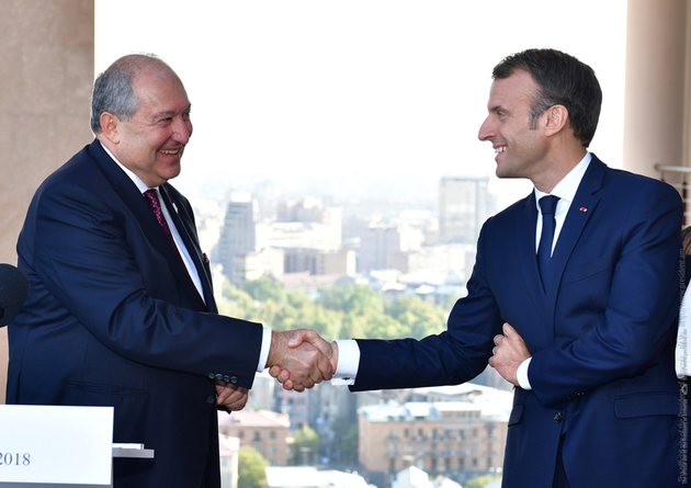 Президент Армении потребовал вернуть в решение проблемы Карабаха Францию и США