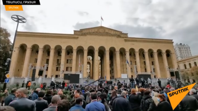 Оппозиция завершила акцию протеста в Тбилиси до комендантского часа