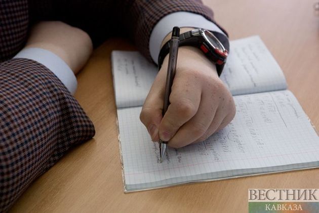 Россотрудничество подарило таджикским школам книги на русском языке