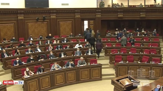 Оппозиция бойкотировала заседание парламента Армении