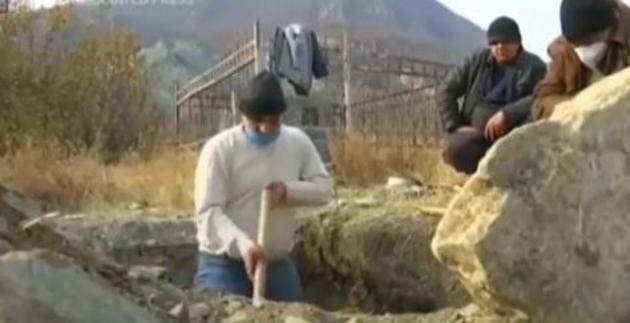 Армянское население Кельбаджара выкапывает могилы родственников (ВИДЕО) 