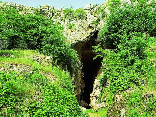 Азербайджанские солдаты показали незаконные раскопки оккупантов в Азыхской пещере (ВИДЕО)